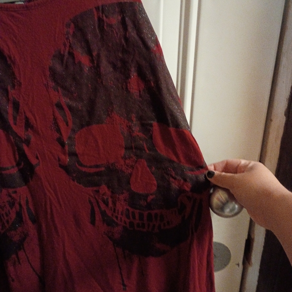 2/$10 Hot Topic Midnight Hour Red Skull Graphic Strappy Tank Medium - Picture 3 of 6